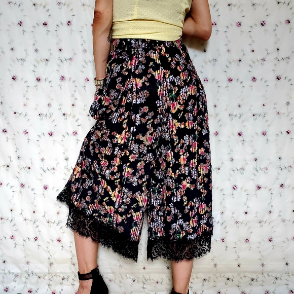 ABS Allen Schwartz | Pants & Jumpsuits | Vintage 9s Wide Leg Pleated Floral Gaucho Pants | Poshmark